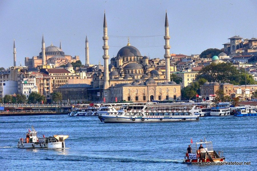 https://www.tourdeefesoprivado.com/wp-content/uploads/2014/11/Golden-Horn-and-Bosphorus-Cruise-8.jpg